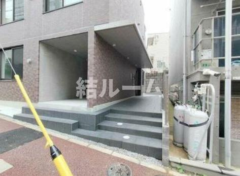 板橋区志村２丁目の賃貸マンションのエントランス