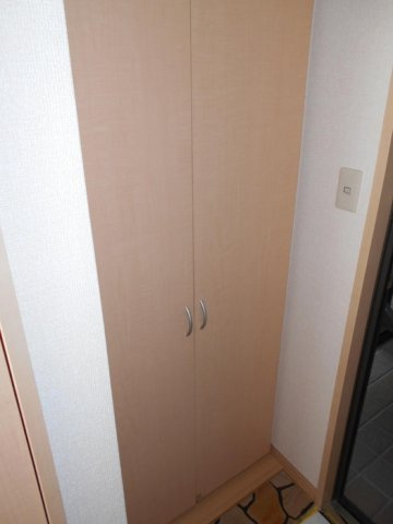 ベルデュール・ウィルモア Ａ・Ｂの玄関|玄関ｼｭｰｽﾞﾎﾞｯｸｽ