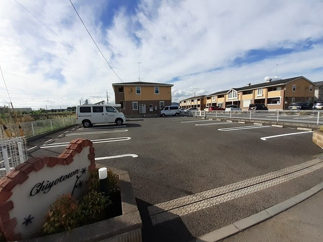 チヨ　タウンＤの駐車場