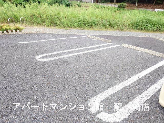 サンリット・ガーデンⅡの駐車場