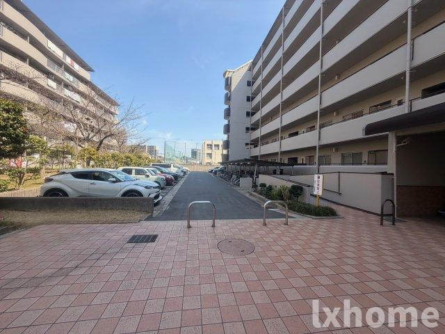 京橋南コーポ2号棟の駐車場