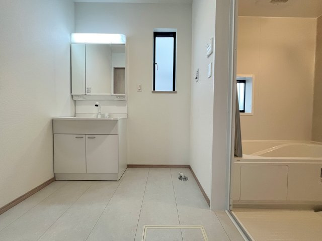 入間市小谷田1丁目　新築戸建の洗面所|【洗面スペース】広くご家族様みんなで使えます☆