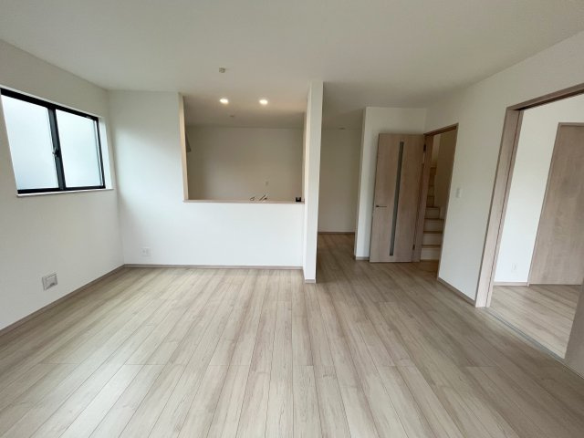 入間市小谷田1丁目　新築戸建の居間・リビング|【リビング・ダイニング】16.25帖の開放的なリビング・ダイニングです☆