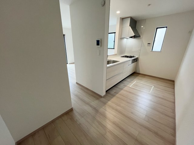 入間市小谷田1丁目　新築戸建のキッチン|【キッチン】キッチンスペースも広く設計されています☆