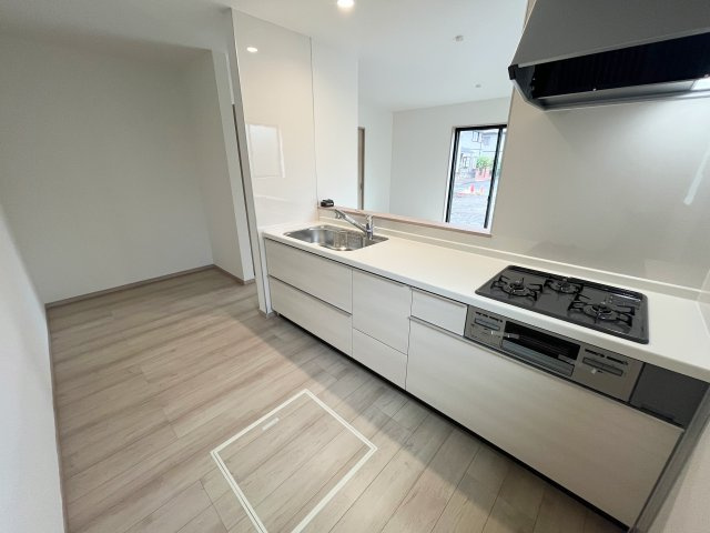 入間市小谷田1丁目　新築戸建のキッチン|【キッチン】便利なパントリー付き☆