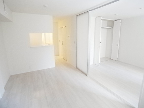 神戸市東灘区森北町２丁目の賃貸マンションの居間・リビング