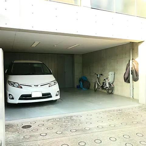 岡本Rd12の駐車場