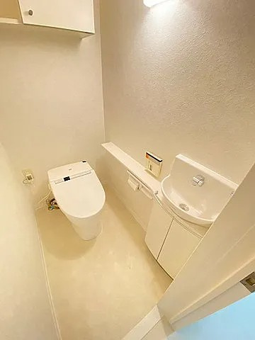 西宮市二見町の賃貸マンションのトイレ