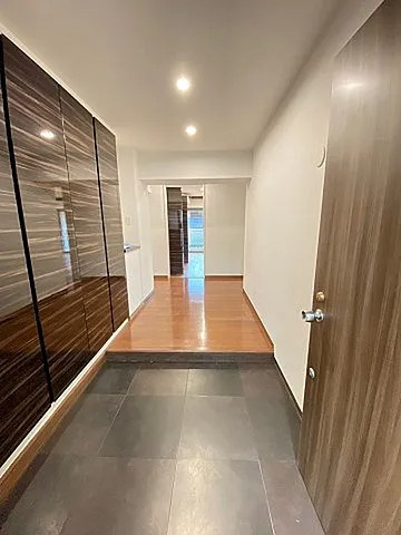 西宮市二見町の賃貸マンションの玄関