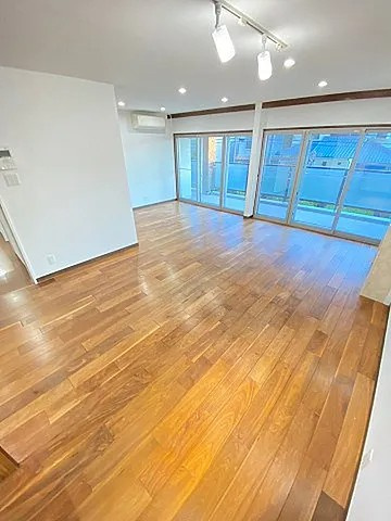 西宮市二見町の賃貸マンションの居間・リビング