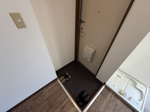 神戸市灘区日尾町３丁目の賃貸マンションの玄関