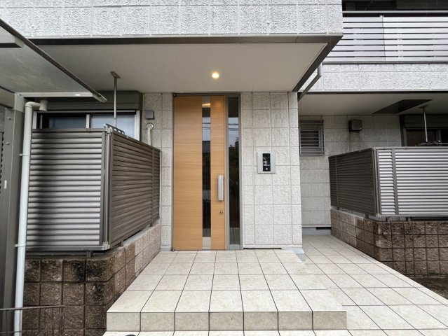 西宮市甲子園口北町の賃貸マンションのエントランス