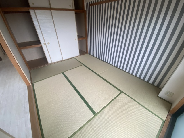 西宮市門戸荘の賃貸マンションの居間・リビング