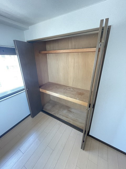 西宮市櫨塚町の賃貸マンションの収納