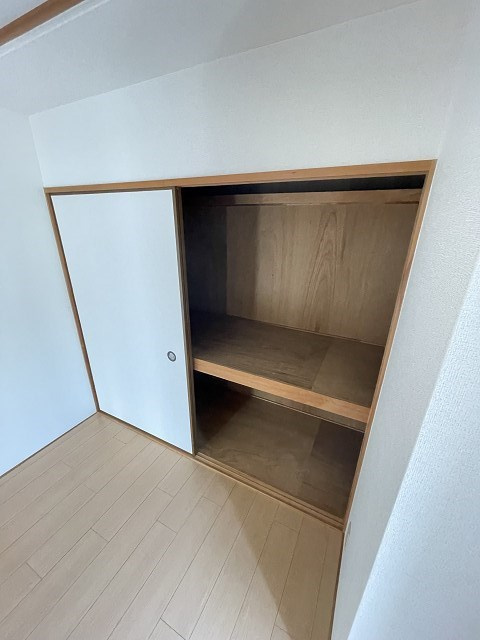 西宮市櫨塚町の賃貸マンションの収納