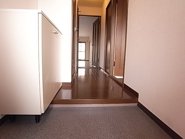 西宮市櫨塚町の賃貸マンションの玄関