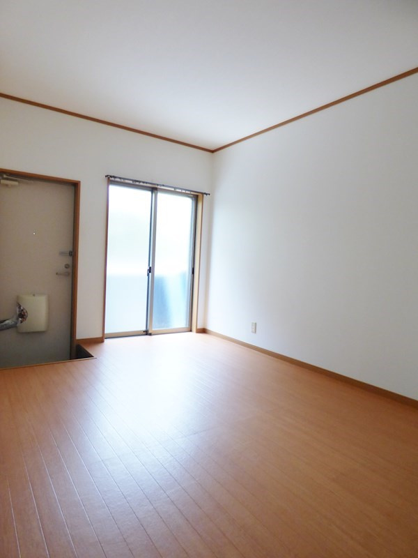 神戸市東灘区本山北町５丁目のアパートの居間・リビング