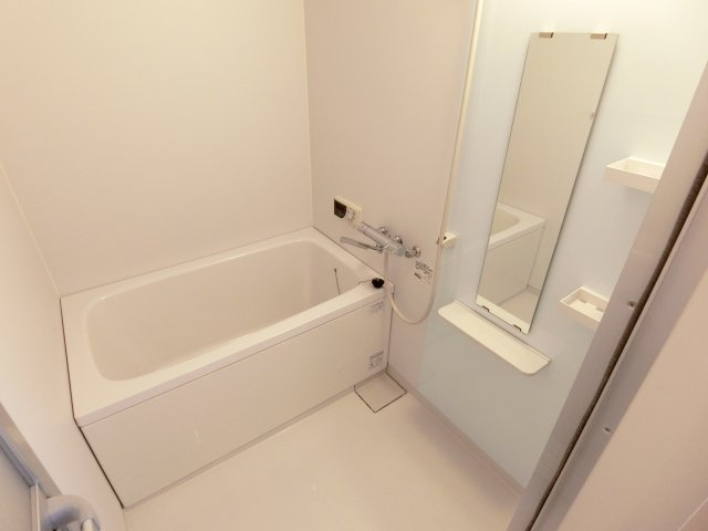 西宮市里中町２丁目の賃貸マンションの浴室