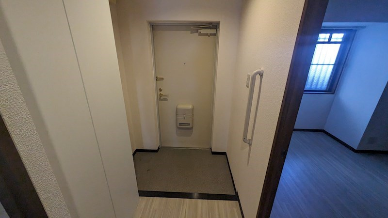西宮市門戸荘の賃貸マンションの玄関
