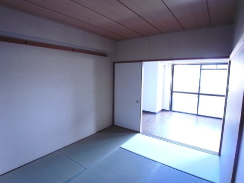 西宮市門戸荘の賃貸マンションの居間・リビング