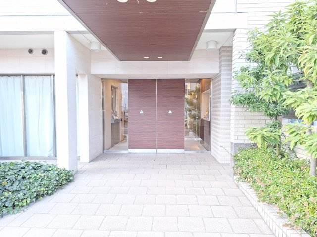 エヌヴィ本山田中町アイズのエントランス