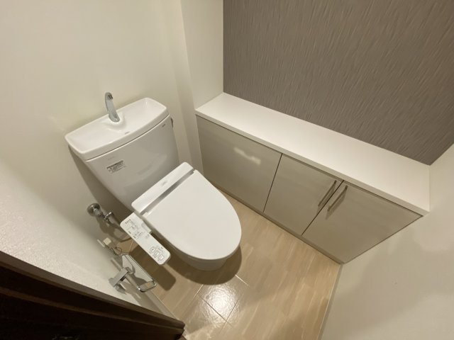 芦屋市船戸町の賃貸マンションのトイレ