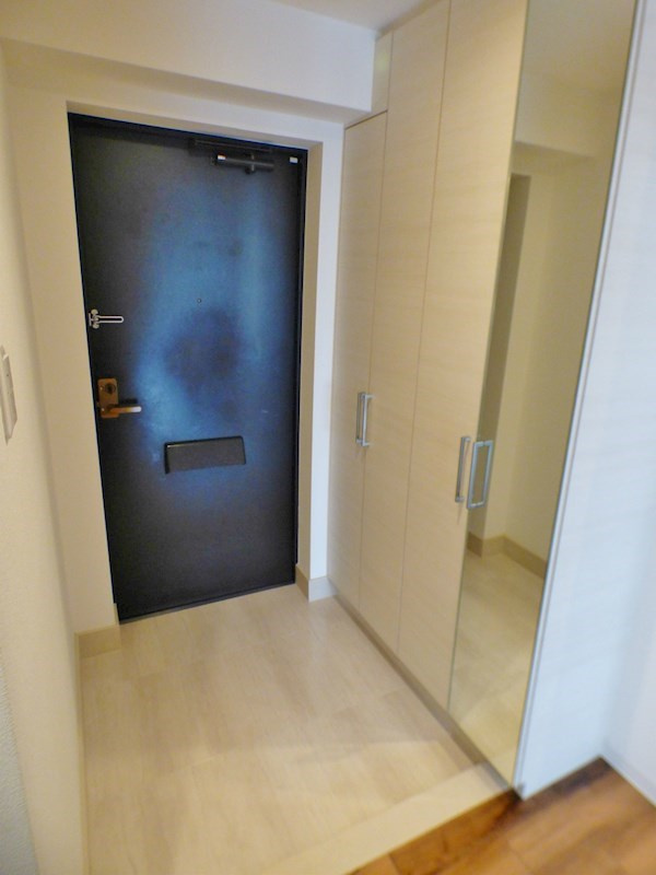 芦屋市船戸町の賃貸マンションの玄関