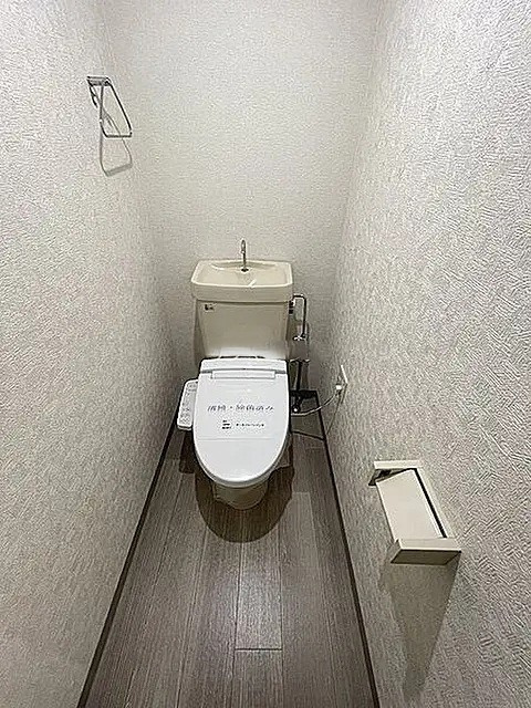 芦屋市朝日ケ丘町の賃貸マンションのトイレ