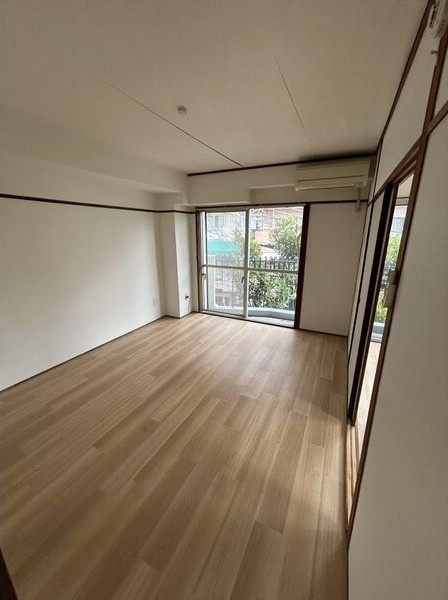 神戸市中央区北野町１丁目の賃貸マンションの居間・リビング