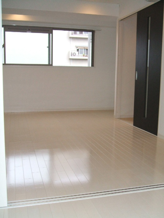 神戸市灘区烏帽子町２丁目の賃貸マンションの居間・リビング