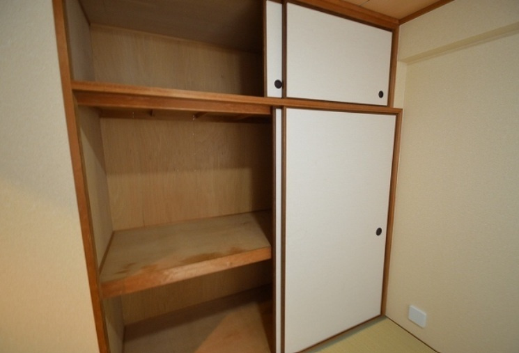 芦屋市朝日ケ丘町の賃貸マンションの収納