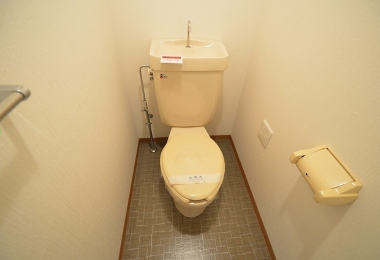 芦屋市朝日ケ丘町の賃貸マンションのトイレ