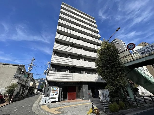 アドバンス三宮ウイングロードの外観