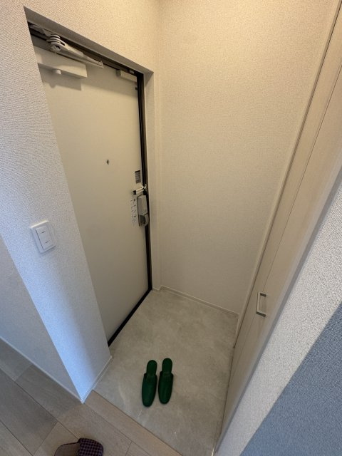 西宮市松原町のアパートの玄関
