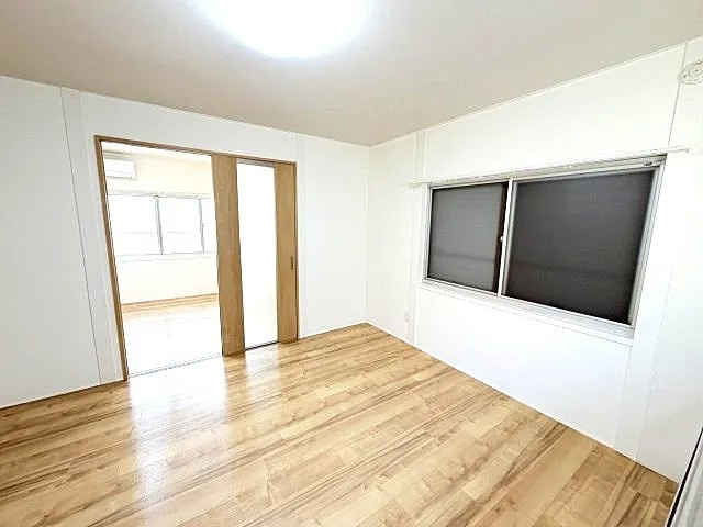 神戸市灘区灘北通４丁目のアパートの居間・リビング