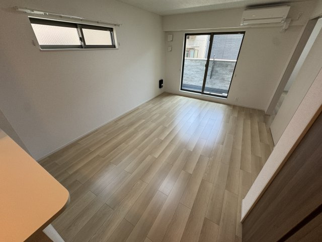 西宮市松原町のアパートの居間・リビング
