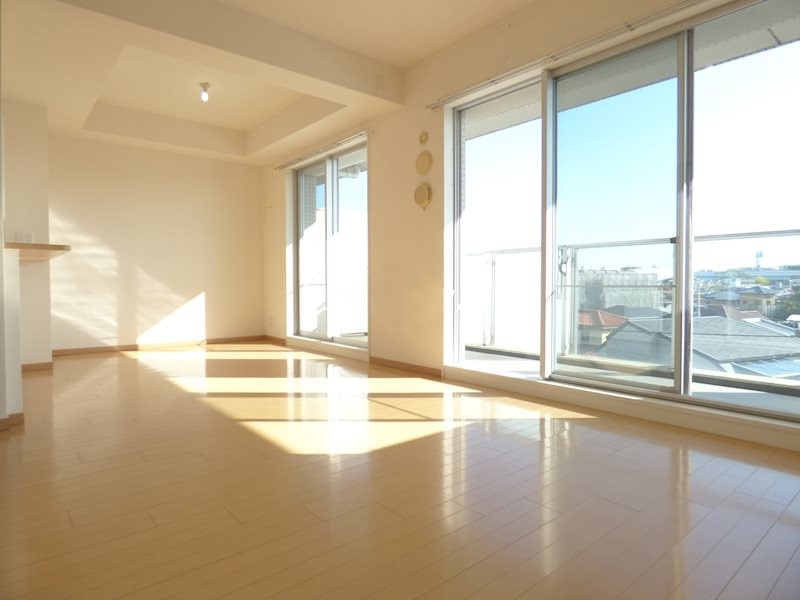 西宮市甲子園六石町の賃貸マンションの居間・リビング