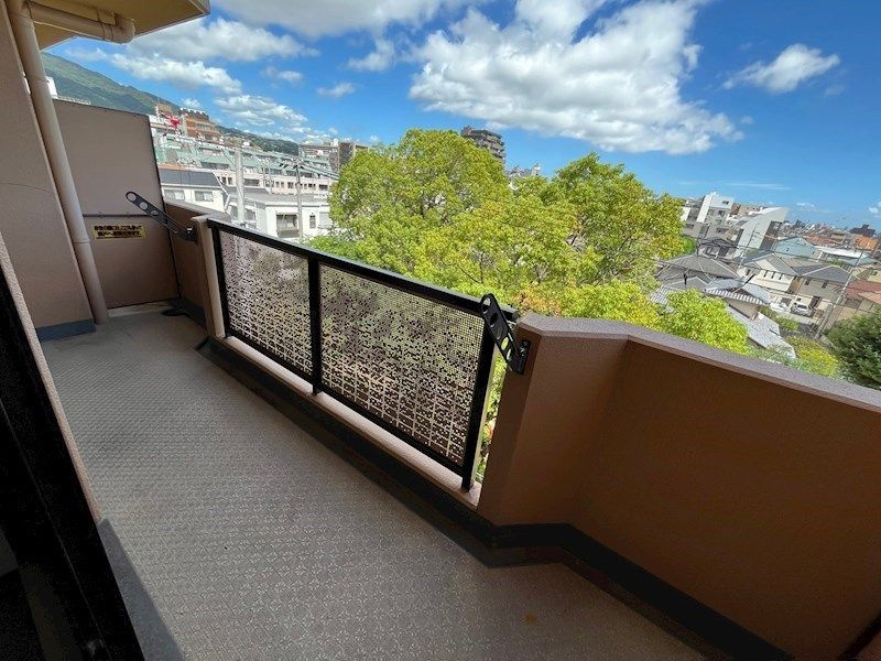 芦屋市公光町の賃貸マンションのバルコニー