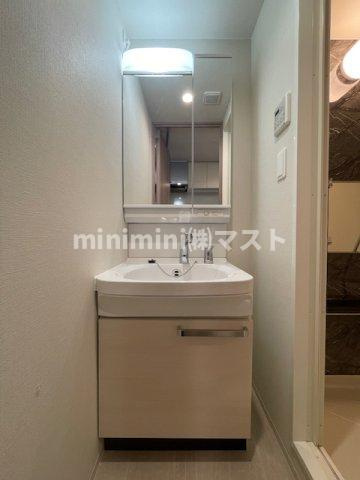 大阪市東成区東今里２丁目の賃貸マンションの洗面所