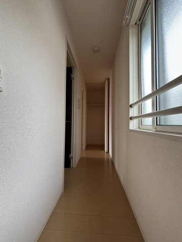2階の廊下に物入がございます♪