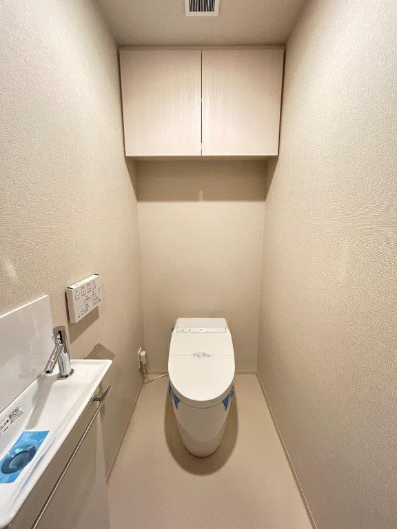 新宿区西早稲田２丁目の賃貸マンションのトイレ