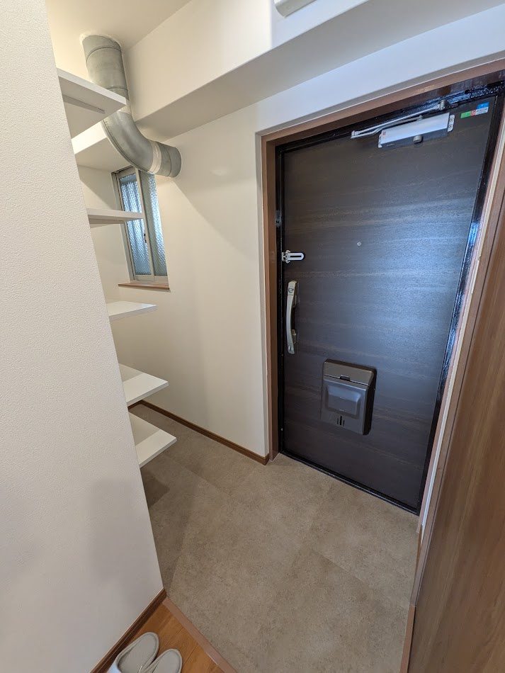 新森小路コーポの玄関