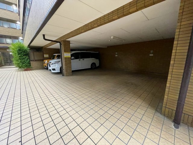 OMレジデンス八戸ノ里の駐車場