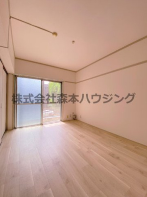 【洋室】 | 　成田グリーンハイツ | 明るい洋室です