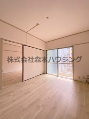 【洋室】 | 　成田グリーンハイツ | リビングスペース代わりに使えそうな洋室です