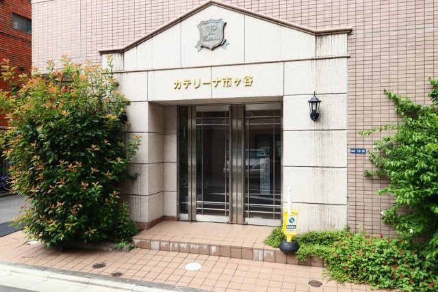 カテリーナ市ヶ谷のエントランス