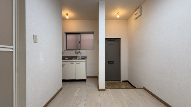 恵美須町アパートの玄関|202号室です！