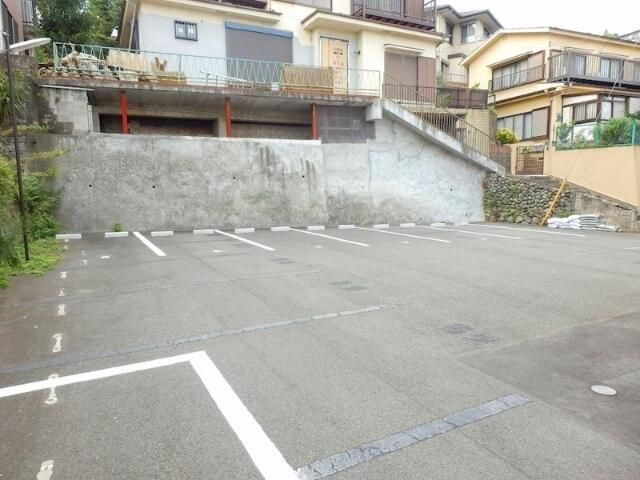 Ｚｉ　ＨＯＵＳＥの駐車場
