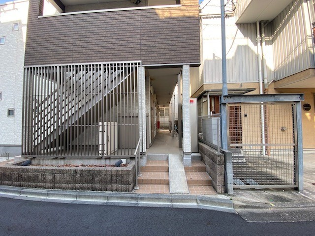 クレイノ市谷台町のエントランス