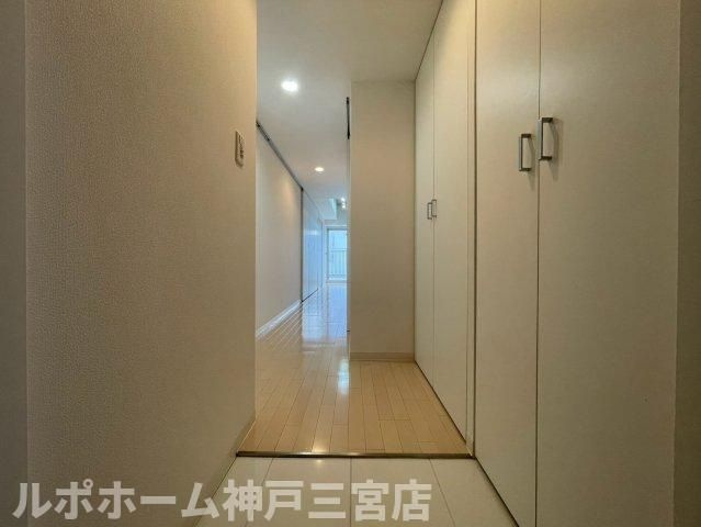 レジディア神戸磯上の玄関